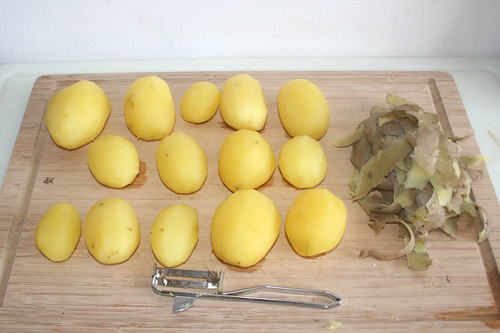 20 - Kartoffeln schälen / Peel potatoes