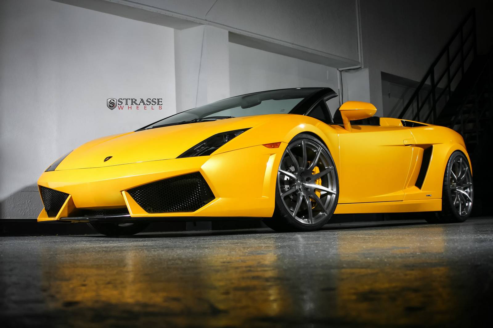 Фото Lamborghini Gallardo Spyder на дисках Strasse Wheels