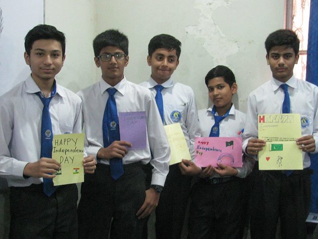 Pakistani students receive cards on independence day from Indian students.jpg