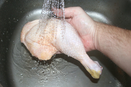 09 - Hähnchenschenkel waschen / Wash chicken legs
